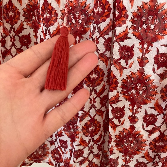 Joie Red and White Flowy Blouse, Tassels, Boho, Print, Size Small 100% Silk - Picture 4 of 12